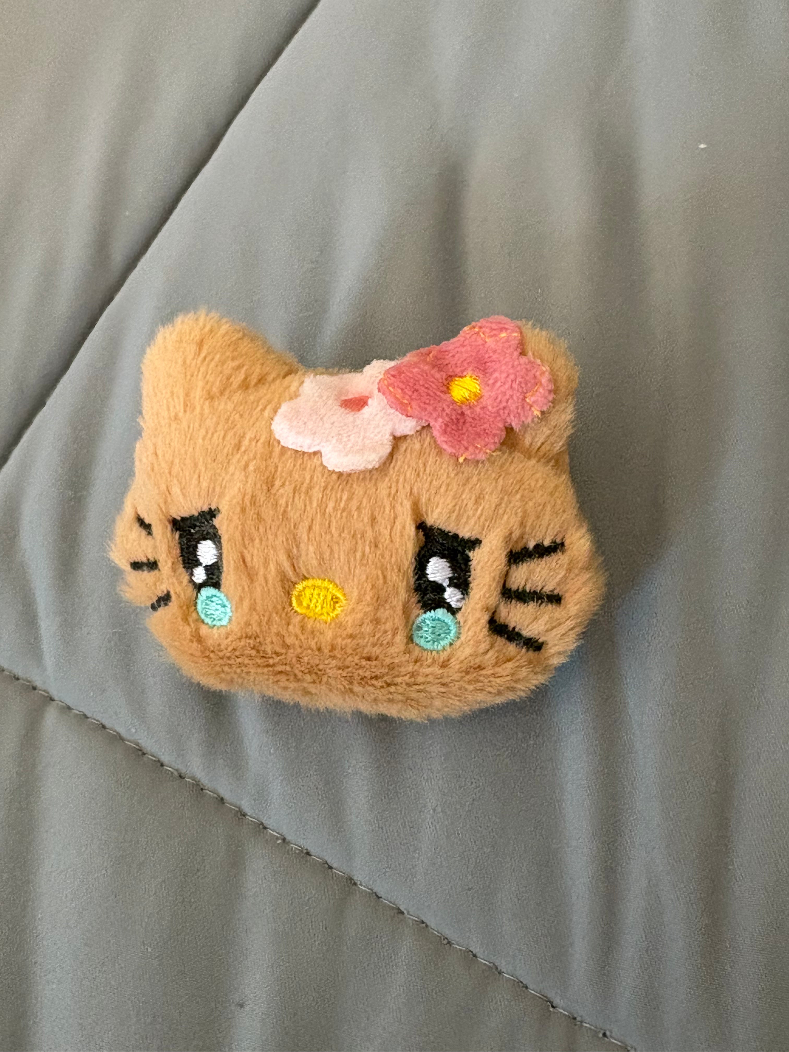 Hello kitty brooch charm